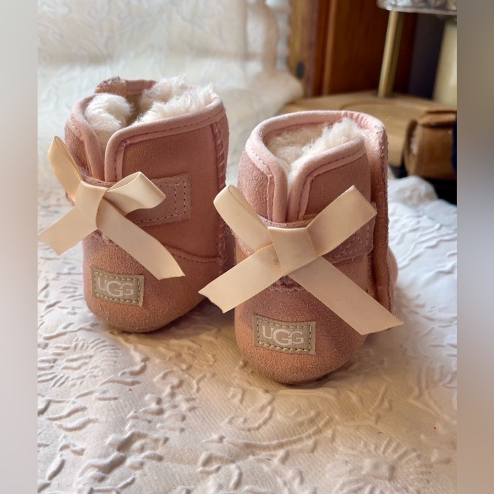 UGG Jesse Bow II Baby Bow Booties in Soft Pink size 02/03 (6-12 months)